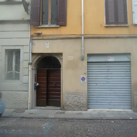 Stanza In Condiviso Nel Centro Storico Di Parma