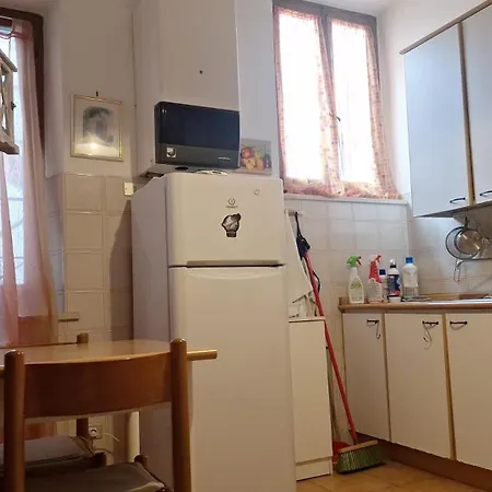 Stanza In Condiviso Nel Centro Storico Di Rum i privatbostad Parma