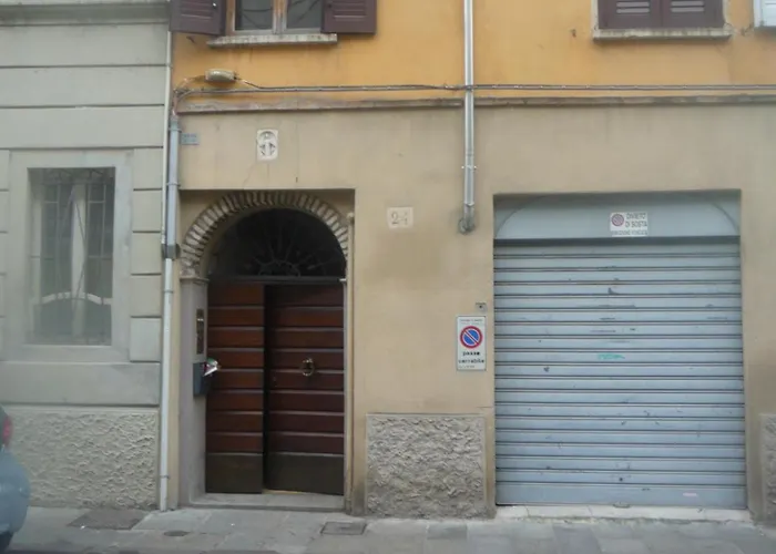 Stanza In Condiviso Nel Centro Storico Di Parma